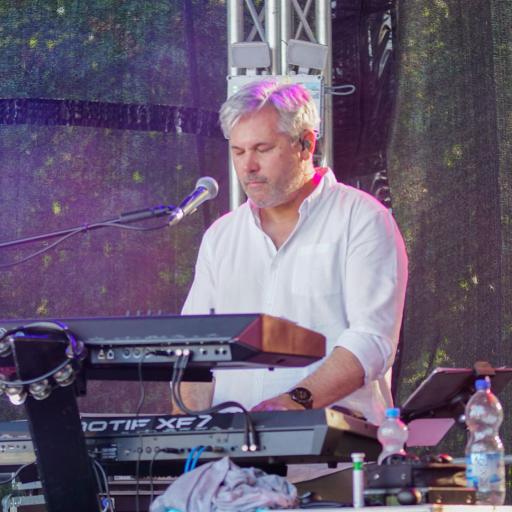Frank B. | Keyboard, Vocals